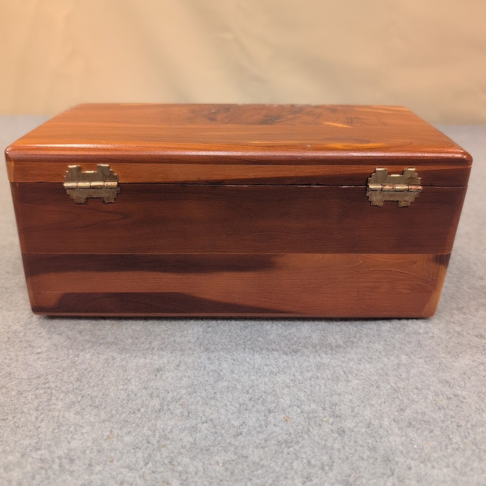 Vintage Lane Cedar Chest Miniature Salesman Sample George Cater Furniture Box - Picture 11 of 12